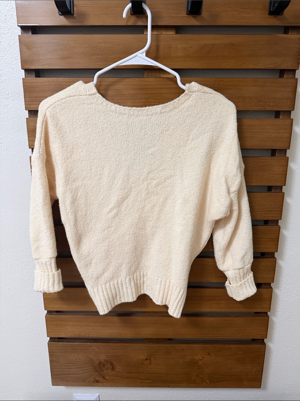 Lulu's Women's Sweater XS - Sleves Shortened - Cute Back Detail
